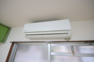 明るい色調の室内です