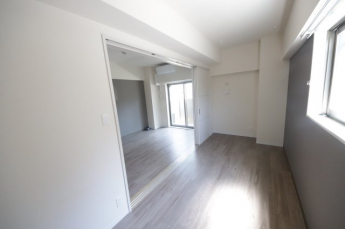 使い勝手のいい洋室です