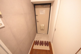 毎日通る玄関はこちらです