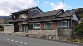東外観です。