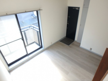 たっぷりの陽光に包まれる明るい住まい