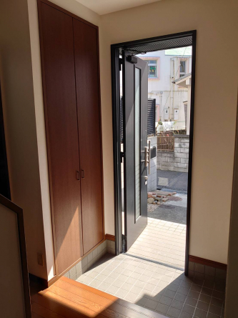 大型のシューズボックスが付いています