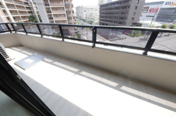 お洗濯にも便利なバルコニー付き