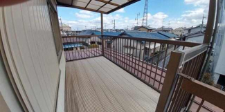 洗濯物や布団をたっぷり干せるのがうれしいバルコニー