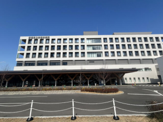 愛媛県立新居浜病院まで889m