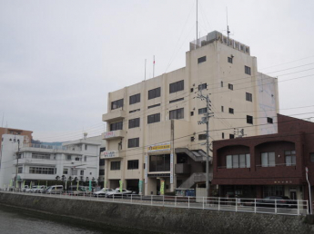 八幡浜警察署まで464m