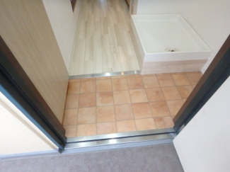 収納もある玄関です