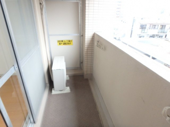 開放的で明るい空間を演出してくれるバルコニーです