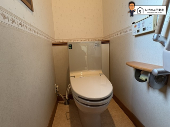 1、2階共に窓付きのトイレスペース。採光もあり明るく、快適空間となっております。毎日使う場所だからこその配慮です。