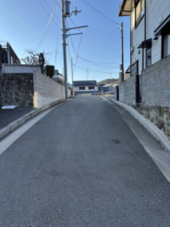 西側に向かう道路