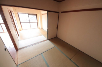 和室ならではの温かな和の空間で寛ぎの時間を過ごせます