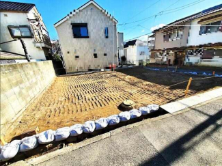 敷地の西側から東方面を撮影
