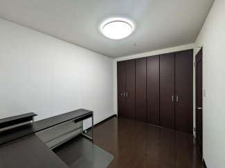 玄関から室内へと続くホール部分も広めに設計。お出かけ・ご帰宅