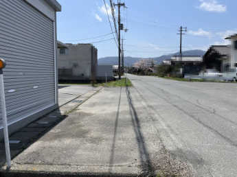 【前面道路含む現地写真】