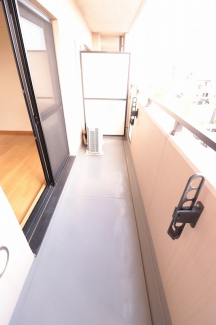 バルコニーからの眺めを楽しみながら食事をしませんか