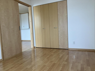 コンパクトで使いやすい洋室です