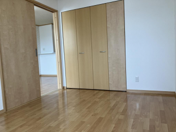 コンパクトで使いやすい洋室です