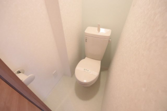 コンパクトで使いやすいトイレです