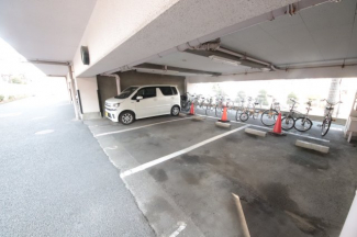 駐車場があるので、車を買う予定の方も安心です