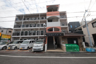 落ち着いた雰囲気の外観です