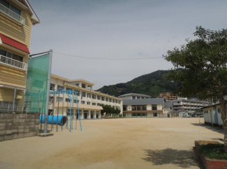 八幡浜市立白浜小学校まで223m
