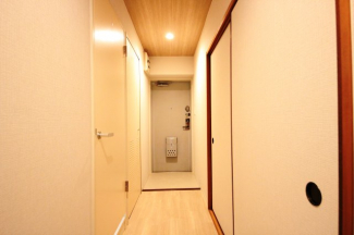 通路側から玄関