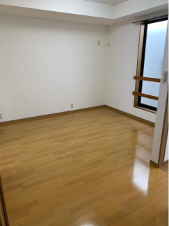 明るい洋室です