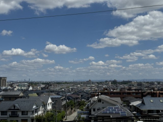 前面に高い建物がございませんので、開放感のある眺望が魅力です。