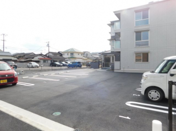 【駐車場】
