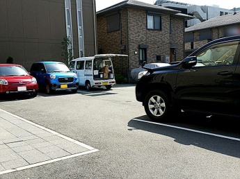 駐車場があるので、車を買う予定の方も安心です