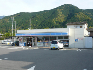 ローソン新居浜篠場町店まで678m