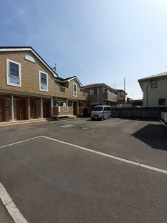 車をお持ちの方に嬉しい駐車場付きの物件です