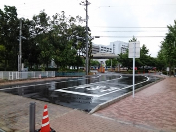 愛媛大学医学部付属病院様まで1800m