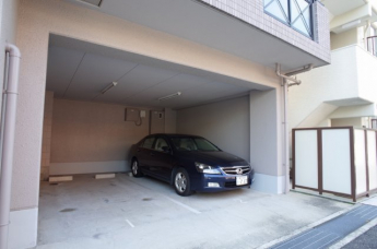 【駐車場】