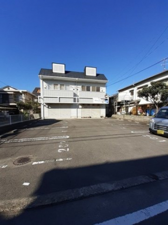 車をお持ちの方に嬉しい駐車場付きの物件です