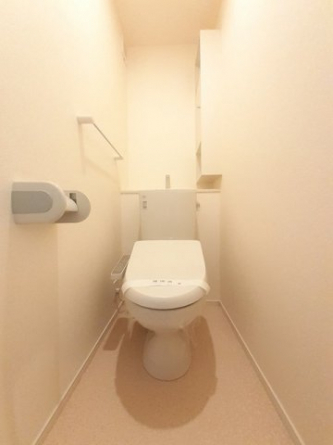 コンパクトで使いやすいトイレです