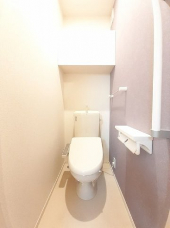 ゆったりとした空間のトイレです