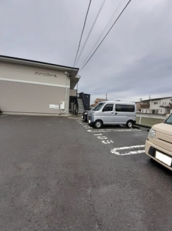 駐車場があるので、車を買う予定の方も安心です