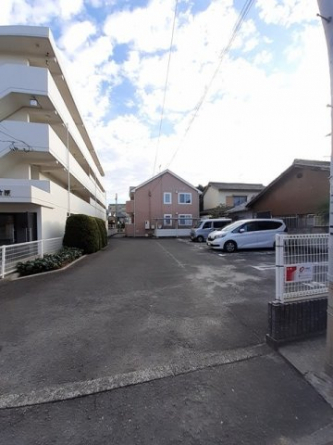 駐車場があるので、車を買う予定の方も安心です