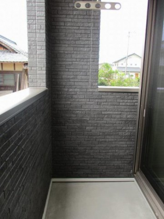 お洗濯にも便利なバルコニー付き