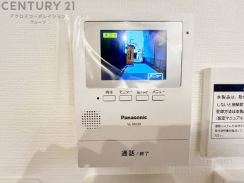 訪問者が来たときにテレビ画面で確認できるため、安心してドアを開けられます。録画機能があるものもあり、留守中に来訪者を記録しておくことができます。利便性が高く、セキュリティ面でも安心です