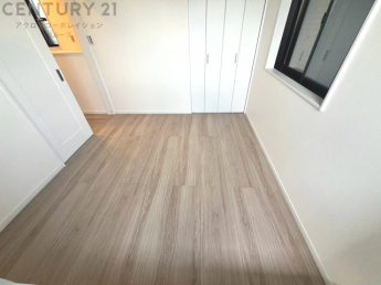 創造性や成長を促す遊びの空間を提供。学習や趣味に集中できる環境を整えます。個別のプライベートスペースは自己表現と自立心を育み、心地よい睡眠環境を整えリラックスできる場所を提供。