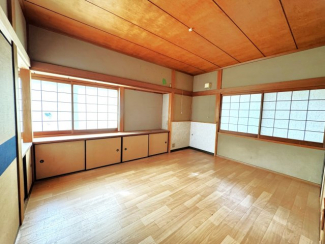 障子・地袋のある和モダンな１階６帖の洋室