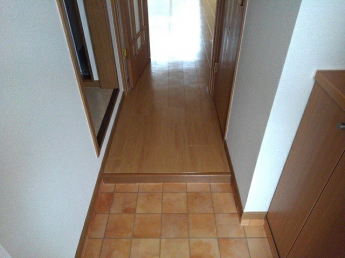 落ち着いた玄関です