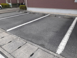 車をお持ちの方に嬉しい駐車場付きの物件です