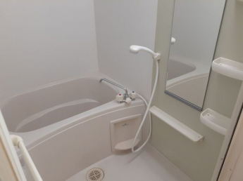 落ち着いた空間のお風呂です