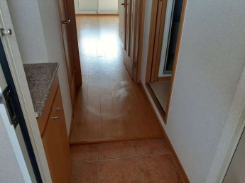 収納もある玄関です