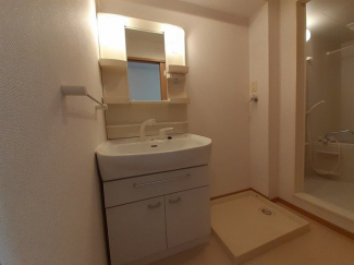 明るい洗面所です