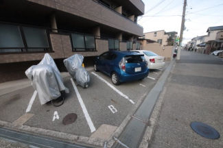 車をお持ちの方に嬉しい駐車場付きの物件です