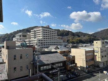 バルコニーから南側方面（大津赤十字病院）